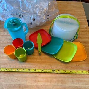 NEW TUPPERWARE MINI SERVING SET